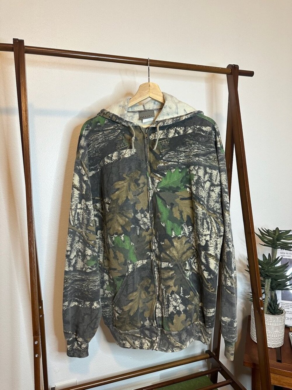 Vintage Jerzees Outdoor Camo Hoodie  Size XL